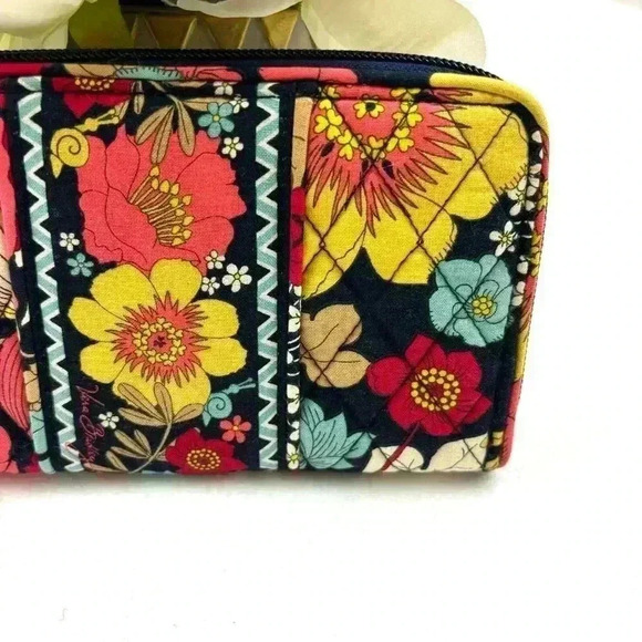Vera Bradley Bright Floral Snail Print Quilted Cotton Wrap Round Zip Long Wallet - Picture 9 of 14